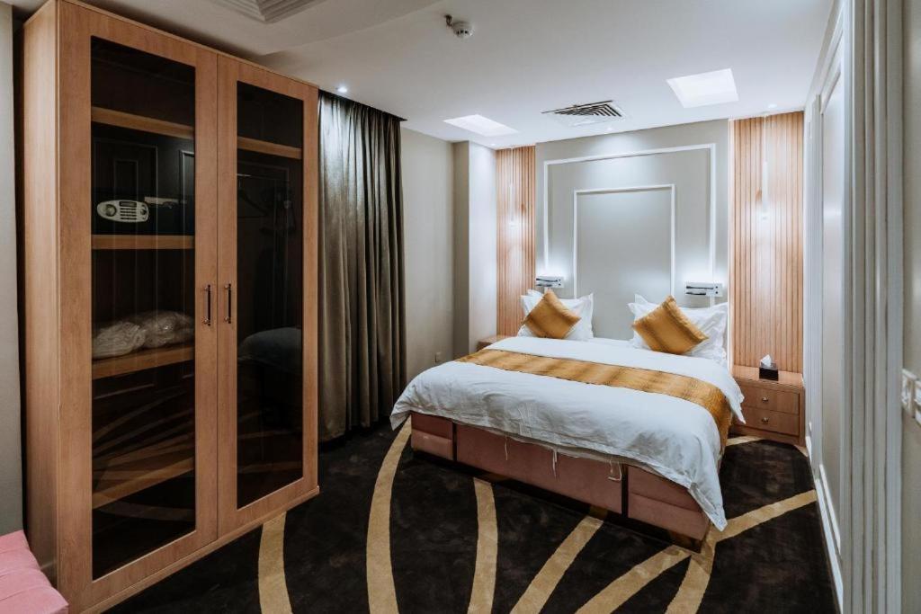 Lambert Aparthotel
